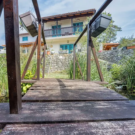 Tiny House Mona Lisa - Happy *