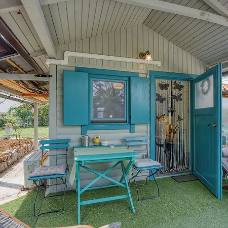 Tiny House Mona Lisa - Happy *